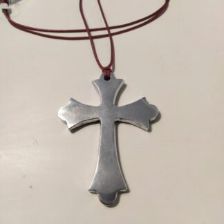 colar com pingente de cruz